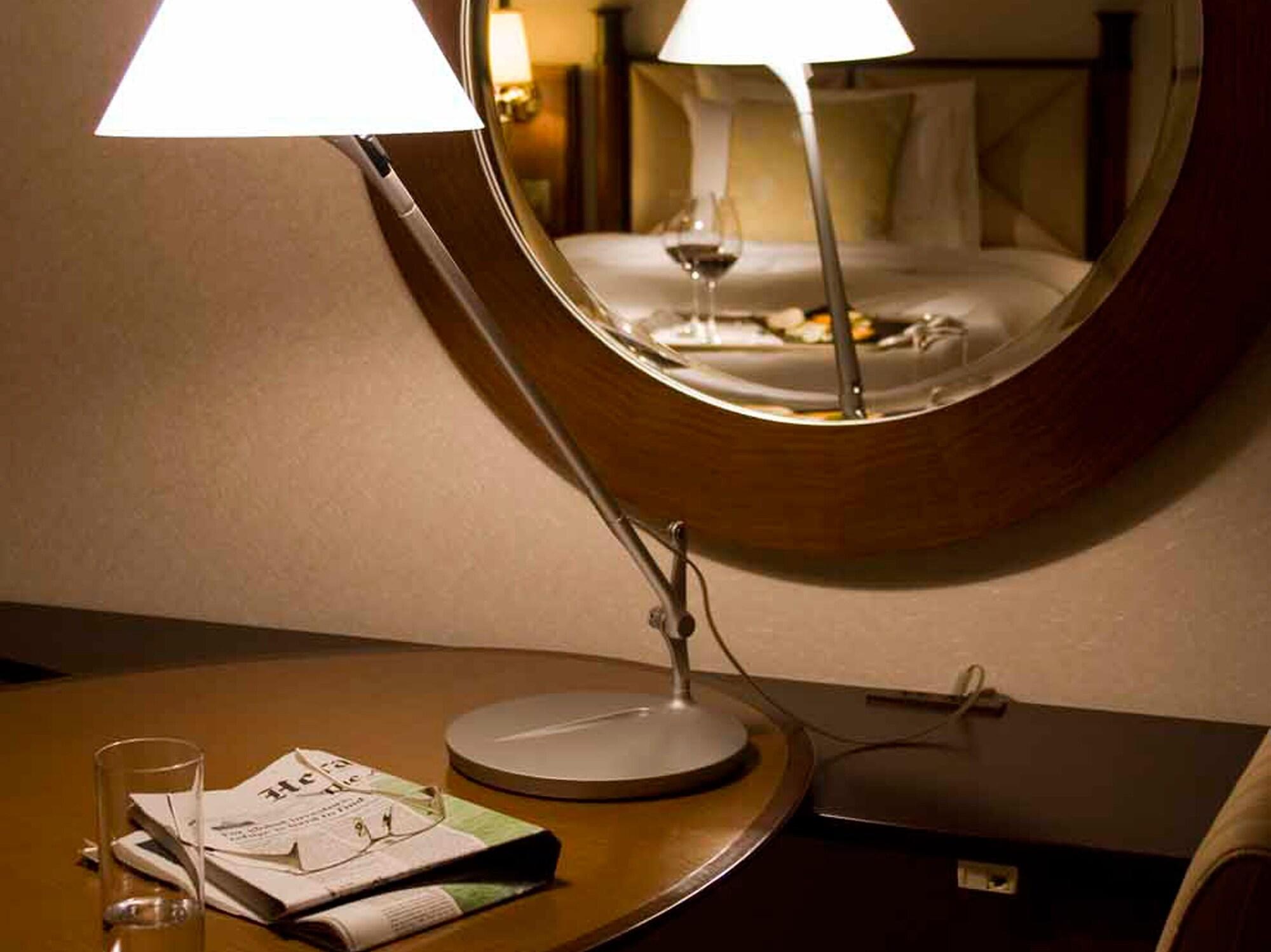 岐阜长良川都酒店 外观 照片 A table lamp