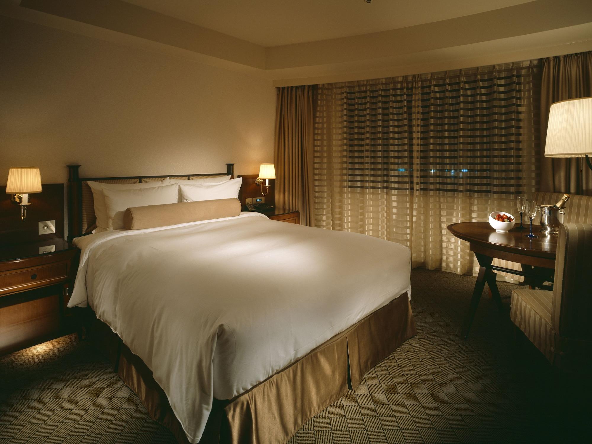 岐阜长良川都酒店 外观 照片 A bedroom at the Mandarin Oriental, Hong Kong