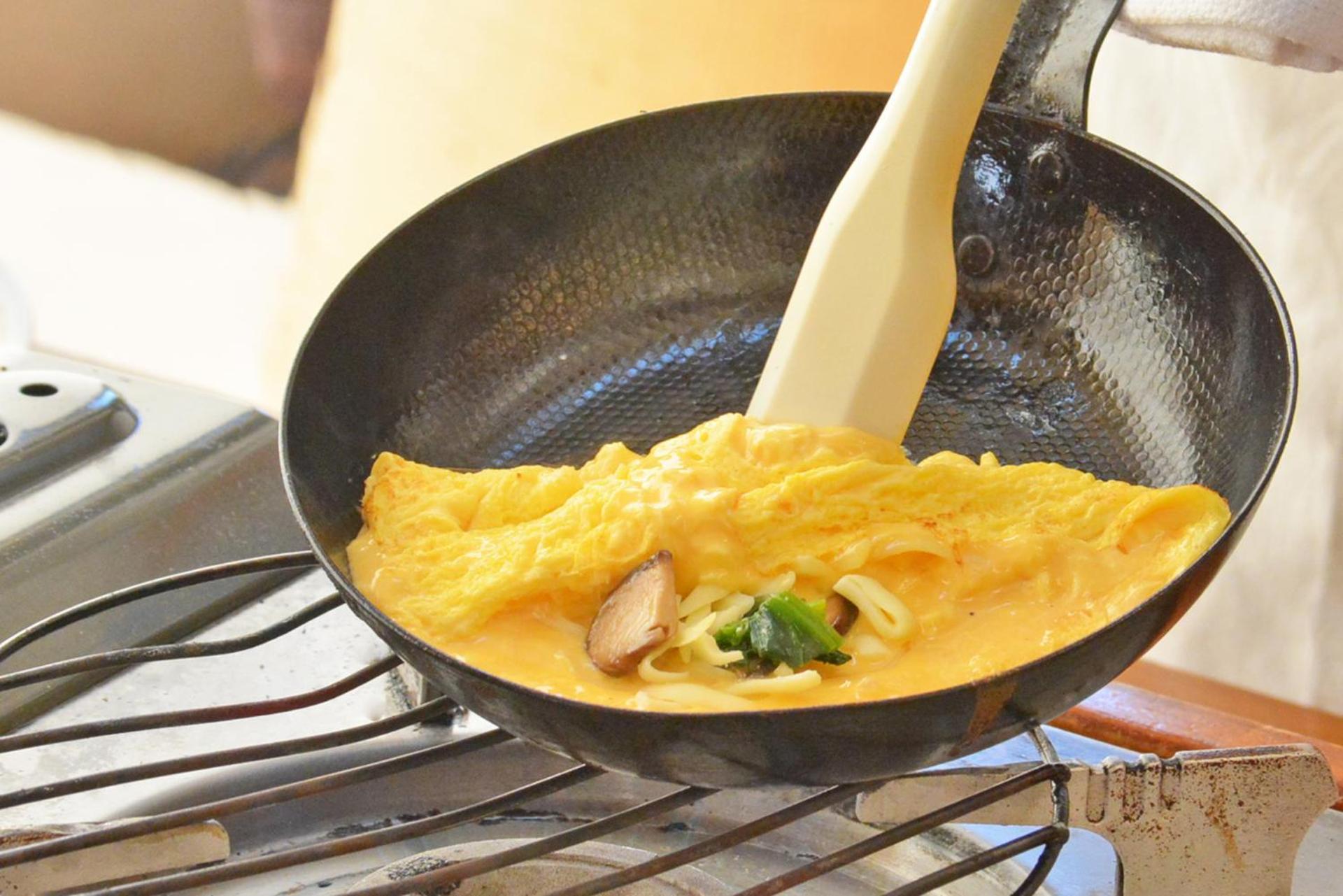 岐阜长良川都酒店 外观 照片 Egg foo young being cooked