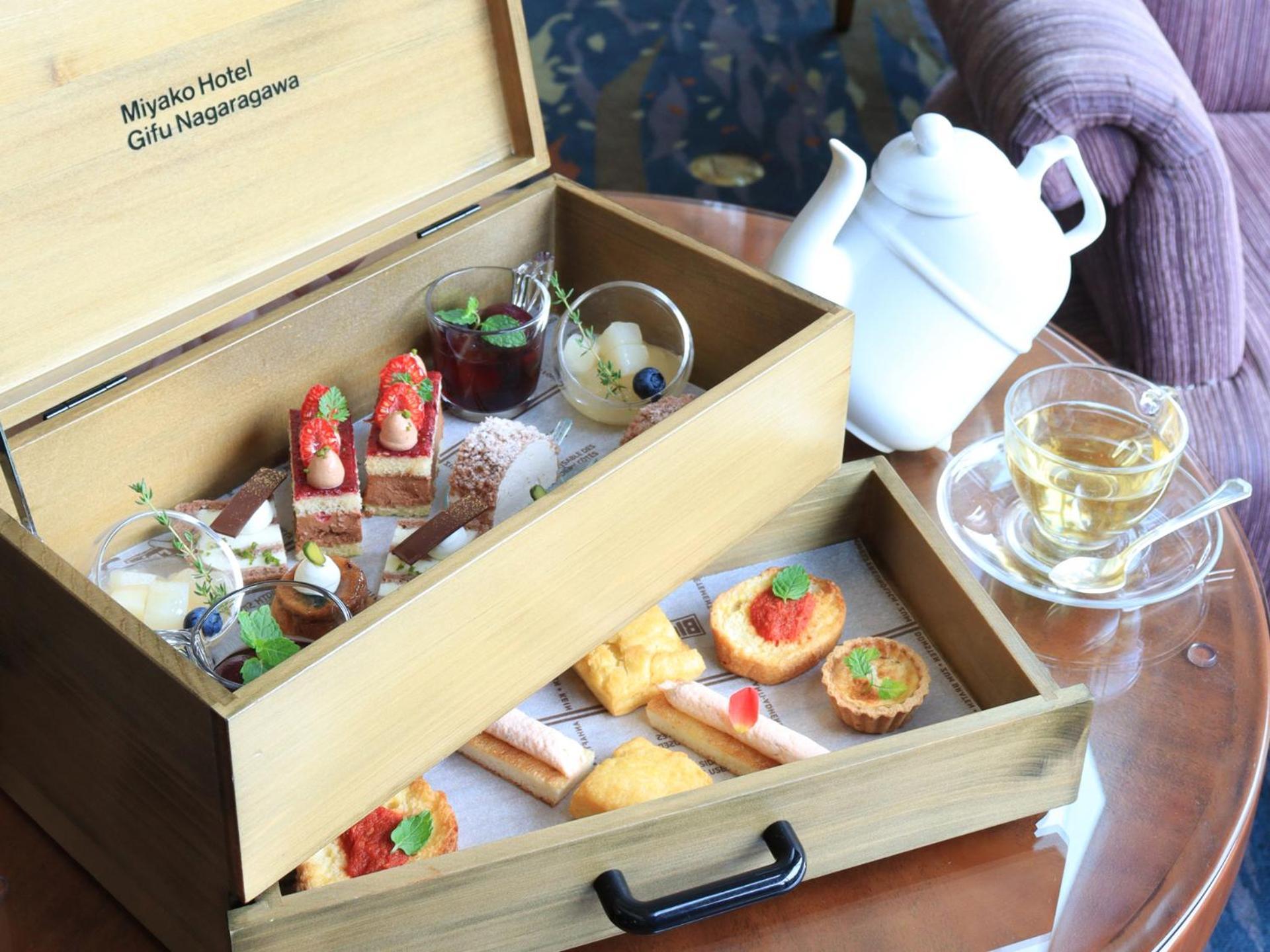 岐阜长良川都酒店 外观 照片 Afternoon tea at the hotel