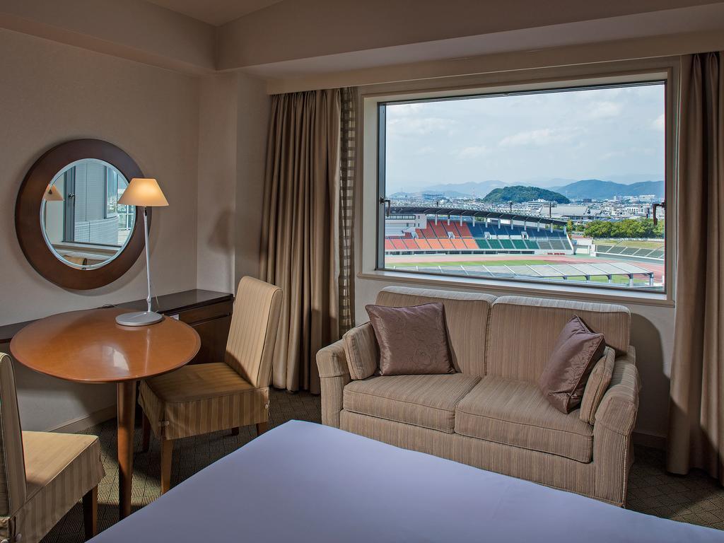 岐阜长良川都酒店 外观 照片 A room at the hotel